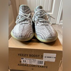 Yeezy boots 350 V2
BLUTIN/GRETHR/HIRERE  NUABLE/GRITRO/ROHARE
Originals